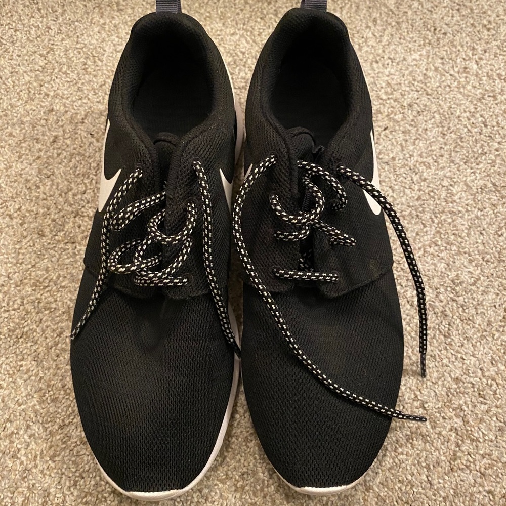 Black Nike Roshe